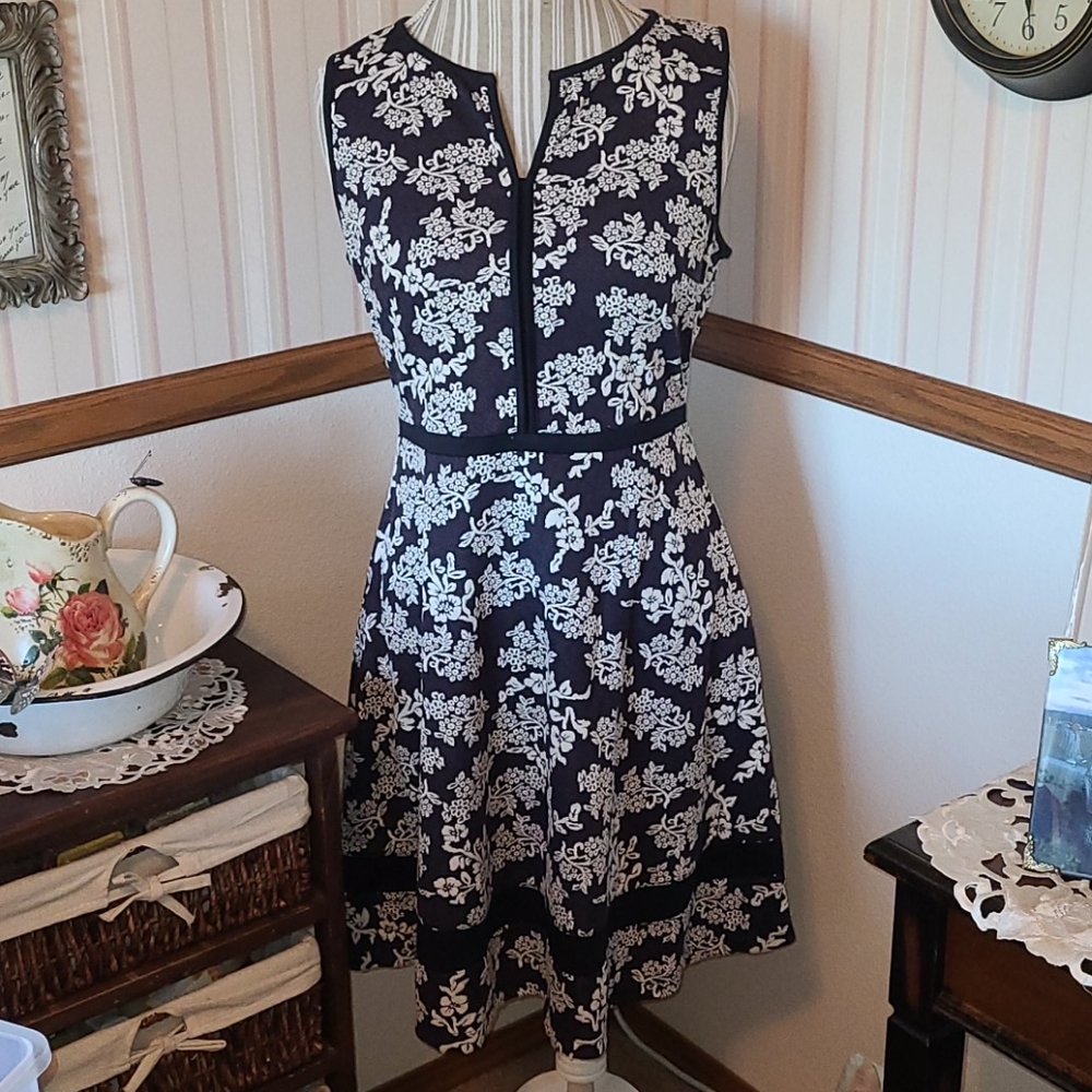 Sleeveless dress